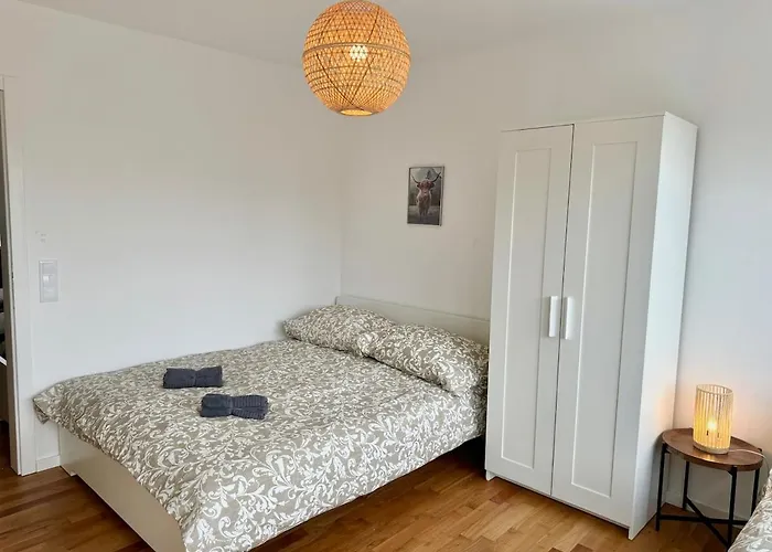 90 M2 With Balcony & Free Parking Διαμέρισμα