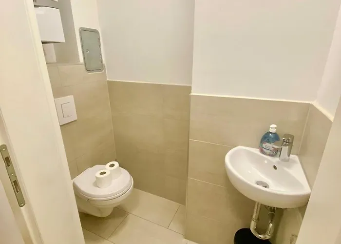 90 M2 With Balcony & Free Parking Βιέννη